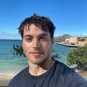 Froy Gutierrez Instagram - super contento
