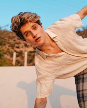 Froy Gutierrez Instagram - fall time (my favorite time). little preview for @euphoriazine ➖🍂➖