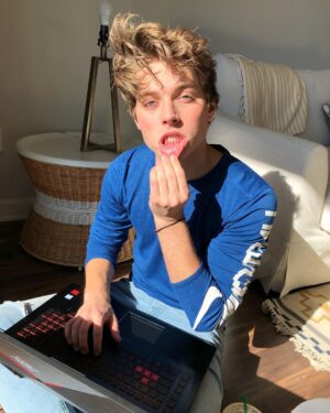 Froy Gutierrez Instagram - bedhead boy making music with a gaming laptop ➖🎧➖