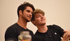 Froy Gutierrez Instagram - cheesing it up in Paris ➖😁➖