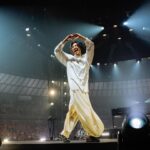 Fujii Kaze Instagram - Fujii Kaze LOVE ALL ARENA TOUR 2022-2023 has finished somehow. 終わっちゃった. No words to express my gratitude to you❤️‍🩹さみしいし、反省もあるけれど. but our journey still goes on. 本当にありがとう.これからも魂で繋がっていよう, y’all my family. 🤝 LOVE ALL SERVE ALL