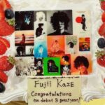 Fujii Kaze Instagram - 人生お疲れさまです。気が付いたらデビューして３年になってました。マネージャーは48になってました。何を良いことをして、こんなに恵まれてるのだろうと思います。たくさんの愛をほんといつもありがとうございます。おれも出来る範囲で送り続けます。 でも、お互い休める時にしっかり休もうね。_(:3」∠)_♡ my 3rd anniversary as an artist made me think a lot about my blessings. i’d love to thank you so much for ur love always, i’m literally feeling them in many ways. 📱i’ll keep sending mine too to you as far as I could. ♡ but don’t forget to take a good rest and break whenever you need to. _(:3」∠)_ 🪷 You’re doing really good in your life. let me hug you. 🫂 サンドーム福井