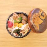 Fumino Kimura Instagram - *** 今日のお弁当でした。 フライドチキン ベーコンときのこのバター醤油炒め クラシックなたまご焼き おかかこんにゃく タコとわかめの酢の物 雑穀米ごはん #ふるきみ のおかあさんお手製梅干し クリスマスだったから の、チキン入れてみました🎄 ほうれん草のお浸しもあったのに 入れ忘れて来ちゃった勿体ない。 そしてお弁当作れたそういう時に 現場でお弁当出るんだよねぇ。 あるある🥹