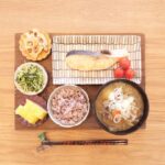 Fumino Kimura Instagram - *** おはよう御座います！！ 昨日はカレンダーのお渡し会へ 沢山の方に来ていただいて 本当に本当にありがとう御座いました！！ 昨日あの後終電や夜行で帰りますと おっしゃってた方々無事に帰れましたか？？ 今日帰られる方々も どうぞお気を付けてお帰りくださいませ✨ なにより、忙しい合間をぬって 会いに来て下さりありがとう御座いました！！ どうでしたか？楽しかったかなぁ？？ お手紙やプレゼントも沢山いただきまして 何よりのクリスマスプレゼントです🎁✨ ひとつひとつ大切に開けさせて頂きますね。 はぁ〜韻が幸せ！楽しい時間でしたね🤭 焼きサケ、ミニトマト だし巻きたまご 豆苗の塩昆布和え レンコンのピリ辛塩きんぴら とん汁 雑穀米ごはん