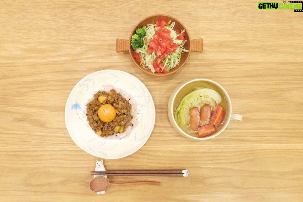 Fumino Kimura Instagram - *** 今日のごはんでした。 昨日のタコライス風おにぎらずの タコミートをリメイクして ドライカレーにしてみました。 シャキシャキ食感の楽しい レンコン入りドライカレー アルモンデサラダ とりあえずポトフ 明日余裕があったら余った卵白で お菓子作りしてみようかなぁ🧁🍪🍩 今日は一日中勉強してたから もう眠いですー。 また明日ね！お休みなさーい🙌🏻