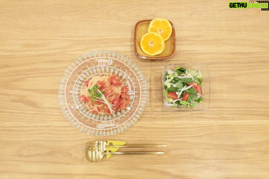 Fumino Kimura Instagram - *** 今日のお昼ごはんでした。 どうしてもどうしても カッペリーニが食べたくて 作ってみたんだけど ほかのレシピでも試してみたいな。 ミニトマトのカッペリーニ 大根まぜサラダ、みかん みんなは何パスタが好き？ 私は王道ミートソースです🍝