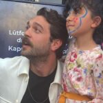 Furkan Andıç Instagram - Çocuklarla keyifle oynadığımız ve öğrendiğimiz bu güzel güne vesile olan Blutv ekibine ve yanımızda olan tüm gazeteci arkadaşlarımıza çok teşekkür ederim. Tekrar görüşmek üzere…🍀🫶🏼👋🏻🧡 Arsuz, İskenderun