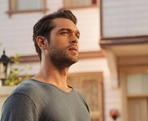 Furkan Andıç Instagram - Güzel günler mi onlar ?! 👀
@catikatiask Cumartesi saat 20.00 da @kanald 'de :)(: