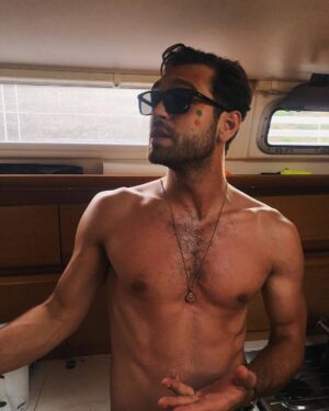 Furkan Andıç Instagram - Bi’dertler, bi’şeyler.. ama beyhude, ama nafile... :)(: 
@thesoundofsails ⛵