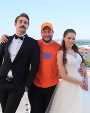 Furkan Andıç Instagram - Uçan gelin ve sahiplenen yönetmen tutuşu :)(: