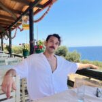 Furkan Andıç Instagram - “Geldi iki gözümün çiçeği…” 🌹