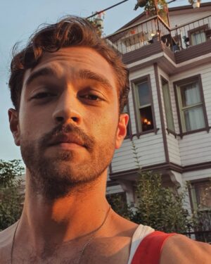 Furkan Andıç Instagram - Yılmaz'lar 🏠 :)(: @catikatiask