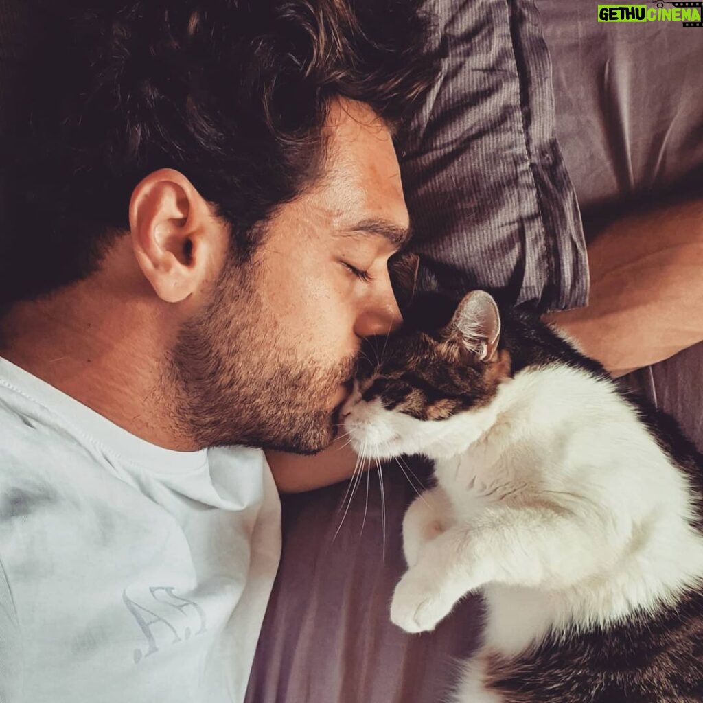 Furkan Andıç Instagram - Morning kiss... :)(: #zilli