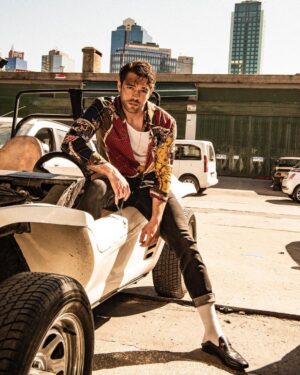 Furkan Andıç Instagram - Gelin bi çayımızı için... 😏 🛠 📸: @ermanistahli / @bemanmagazine