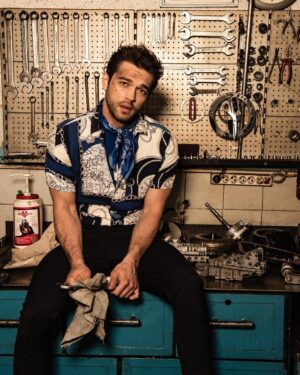 Furkan Andıç Instagram - Gelin bi çayımızı için... 😏 🛠 📸: @ermanistahli / @bemanmagazine