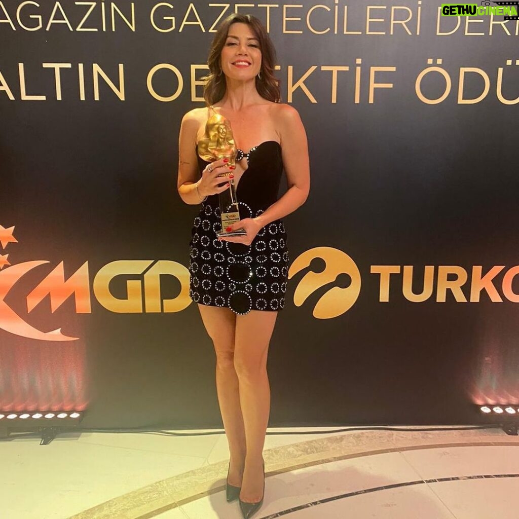 Gökçe Bahadır Instagram - Kulüp dizisi ve Matilda ! Hayatımın en özel rolü olduğu doğrudur. @zeyntann @srevolver @ranadenizer @netflixturkiye