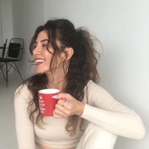 Gökçe Bahadır Instagram - Gülmek.