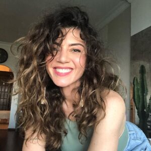 Gökçe Bahadır Instagram - Daha güzel günler için bir gülücük bırakıyorum. #iyibayramlar ☺️