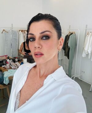 Gökçe Bahadır Instagram - Dün gece yanımda olan herkese teşekkür ederimmm 🙏😘 @unalhande @berrakarazcayan @ahmetkoralturktm @gilabenezra @ibrahimzengin  @zekiyekaradag_ 
@raisavanessa @robertobravo.tr