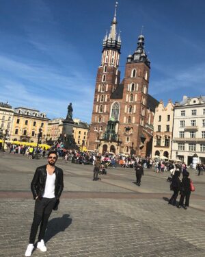 Gökhan Alkan Instagram - 🇵🇱 Smok’u alt eden Krak’ın şehri.

I - Rynek Główny
II - St. Mary’s Basilica
III - Cloth Hall Sukiennice 
IV - Başı kesilmiş mimar anıtı
V - Brama Floriańska
VI - Wawel Royal Castle
VII - Wawel Royal Castle
VIII - Wisła rzeka
IX - Lord’s Transfiguration Church
X - Kazimierz