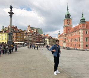 Gökhan Alkan Instagram - 🇵🇱 Tarihi boyunca Avrupa coğrafyasından dört kez silinip, küllerinden doğan azimli şehir.

I - Plac Zamkowy
II - Stare Miasto ve Şehrin koruyucusu Syrena
III - Nicolaus Copernicus
IV - Pałace Prezydencki
V - Muzeum Fryderyka Chopina
VI - Barbakan Warszawski
VII - Filharmonia Narodowa
VIII - Saxon Garden 
IX - Varşova ayaklanması anıtı
X - Kraliyet Sarayı