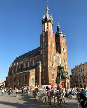 Gökhan Alkan Instagram - 🇵🇱 Smok’u alt eden Krak’ın şehri.

I - Rynek Główny
II - St. Mary’s Basilica
III - Cloth Hall Sukiennice 
IV - Başı kesilmiş mimar anıtı
V - Brama Floriańska
VI - Wawel Royal Castle
VII - Wawel Royal Castle
VIII - Wisła rzeka
IX - Lord’s Transfiguration Church
X - Kazimierz