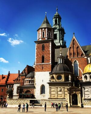 Gökhan Alkan Instagram - 🇵🇱 Smok’u alt eden Krak’ın şehri.

I - Rynek Główny
II - St. Mary’s Basilica
III - Cloth Hall Sukiennice 
IV - Başı kesilmiş mimar anıtı
V - Brama Floriańska
VI - Wawel Royal Castle
VII - Wawel Royal Castle
VIII - Wisła rzeka
IX - Lord’s Transfiguration Church
X - Kazimierz