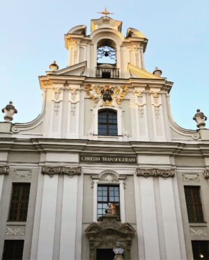 Gökhan Alkan Instagram - 🇵🇱 Smok’u alt eden Krak’ın şehri.

I - Rynek Główny
II - St. Mary’s Basilica
III - Cloth Hall Sukiennice 
IV - Başı kesilmiş mimar anıtı
V - Brama Floriańska
VI - Wawel Royal Castle
VII - Wawel Royal Castle
VIII - Wisła rzeka
IX - Lord’s Transfiguration Church
X - Kazimierz