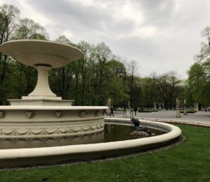 Gökhan Alkan Instagram - 🇵🇱 Tarihi boyunca Avrupa coğrafyasından dört kez silinip, küllerinden doğan azimli şehir.

I - Plac Zamkowy
II - Stare Miasto ve Şehrin koruyucusu Syrena
III - Nicolaus Copernicus
IV - Pałace Prezydencki
V - Muzeum Fryderyka Chopina
VI - Barbakan Warszawski
VII - Filharmonia Narodowa
VIII - Saxon Garden 
IX - Varşova ayaklanması anıtı
X - Kraliyet Sarayı