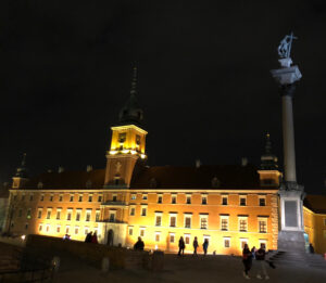 Gökhan Alkan Instagram - 🇵🇱 Tarihi boyunca Avrupa coğrafyasından dört kez silinip, küllerinden doğan azimli şehir.

I - Plac Zamkowy
II - Stare Miasto ve Şehrin koruyucusu Syrena
III - Nicolaus Copernicus
IV - Pałace Prezydencki
V - Muzeum Fryderyka Chopina
VI - Barbakan Warszawski
VII - Filharmonia Narodowa
VIII - Saxon Garden 
IX - Varşova ayaklanması anıtı
X - Kraliyet Sarayı