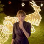 Gülse Birsel Instagram - Neşenizi yerine getirmeye geliyoruz! 🦌🎊🎉 Beklenmedik bir parti, sıra dışı komşular, olabildiğince "geyik"... Orijinal film #YılbaşıGecesi çok yakında Disney+’ta. @disneyplustr @aciktan @bkmonline @fatihartman @sebnembozoklu @alinaboz @enistesigelmis @busrapekin @borankuzum @mcengizbozkurt @deryakaradas1 @alicanyucesoy @kubilayqbtuncer @iremsak @aytasozeri @emirbenderlioglu @nazmisinan @zeyneptroil