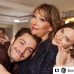 Gülse Birsel Instagram - Hemen özleşti bu ekip.♥️ #yılbaşıgecesi #film @disneyplustr @borankuzum @alinaboz @alicanyucesoy @iremsak @enistesigelmis @busrapekin @mcengizbozkurt @deryakaradas1 @sebnembozoklu @fatihartman @aytasozeri @kubilayqbtuncer @emirbenderlioglu @nazmisinan #Repost @borankuzum with @use.repost ・・・ Canım @gulsebir yazdı, hep çalışmak istediğim @aciktan çekti, birbirinden çok sevdiğim oyuncu arkadaşlarımla birlikte hikayesini paylaştığımız yeni filmimiz #YılbaşıGecesi yakında @disneyplustr ‘de :) @bkmonline 📷: @mlhekinci