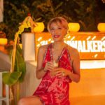 Gülse Birsel Instagram - Canım Çeşme’me yüksek nemle geldim. Buhar soluyarak @jabbaronline dinlediğimiz, eş dost görüştüğümüz bi geceydi. Fotoğraflar yolda. #davet