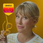 Gülse Birsel Instagram - Axess İyi Yaşayanlar Kulübü’ne hoş geldiniz. 🙋‍♀️ Bu bir iyi yaşama hareketi. İyi yaşamak, bugüne ve her güne iyilik katmak isteyenler bu kulüpte buluşuyoruz. Axess’imiz bizim iyi bir yaşama giriş biletimiz. Sadece kendimiz için de değil… Dünya için, doğa için, gelecek için, sevdiklerimiz için. Siz de harcamak değil iyi harcamak, yaşamak değil iyi yaşamak istiyorsanız bu kulübe katılın. Hazırsanız başlıyoruz. #iyiyaşayanlarkulübü @axess