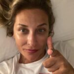Gülse Birsel Instagram - Adanalıların sıcaktan güneşe ateş etmesi hissinin aynısını soğukta yaşıyorum! #tamamyettiyazgelsin #donuyoz #istanbuleksi4