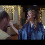 Gülse Birsel Instagram - İkinci fragmaaan!💫✨🎉🎊 30 Aralık’ta buluşuyoruz! 💫 Böyle tatlı bir kartopu gibi başlayıp ilerledikçe hikayesi de komedisi de yuvarlana yuvarlana çığa dönüşen bir film. ⛄️Neşeniz de neşemiz de bol olsun.🎊🎉 @disneyplustr 🦌 @sebnembozoklu @fatihartman @alinaboz @borankuzum @enistesigelmis @busrapekin @emirbenderlioglu @mcengizbozkurt @deryakaradas1 @alicanyucesoy @iremsak @aytasozeri @nazmisinan @kubilayqbtuncer 🎥 @aciktan @bkmonline