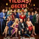 Gülse Birsel Instagram - Heyecanımız da filmin hikayesi gibi tatlı bir kartopundan yuvarlanarak gittikçe bir çığa dönüşüyor! #YılbaşıGecesi 30 Aralık’ta @disneyplustr ‘ta. 🚀🎊🎉🦌 @fatihartman @sebnembozoklu @alinaboz @enistesigelmis @busrapekin @borankuzum @mcengizbozkurt @deryakaradas1 @alicanyucesoy @iremsak @aytasozeri @kubilayqbtuncer @nazmisinan @emirbenderlioglu Bu vesileyle sık sorulan sorulara cevaplar: -Dizi değil film bu. Sinema salonlarında değil @disneyplustr ‘ta. -Yurt dışından Disney+’ı olup seyretmek isteyenler lütfen @disneyplustr ‘ye yazınız, ısrarla isteyiniz. -Yakın ve orta gelecekte TV’ye dizi yok, yine Disney+’a bir dizi yapacağım.🎊