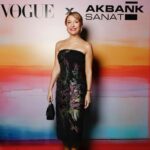 Gülse Birsel Instagram - @akbanksanat 30 yaşında.♥️ @vogueturkiye #davet @panizsima