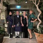 Gülse Birsel Instagram - İskoçya’dan dump gibi değil gibi bi şey.♥️🥃 @busrapekin @mericaral @enistesigelmis @ekocofficial @selencarhoglu @lifewithacloud #davet #edinburgh