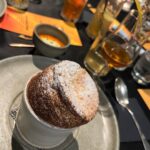 Gülse Birsel Instagram - İskoçya’dan dump gibi değil gibi bi şey.♥️🥃 @busrapekin @mericaral @enistesigelmis @ekocofficial @selencarhoglu @lifewithacloud #davet #edinburgh