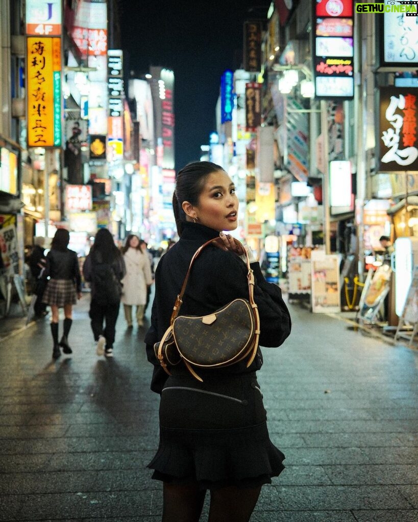 Gabbi Garcia Instagram - shinjuku on a wed night 🍜 @louisvuitton #LouisVuitton @shotbykhalilr Shinjuku Tokyo,Japan (日本东京，新宿）