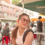 Gabbi Garcia Instagram - lined up for almost 2hrs to try @jeh_o_chula’s famous tom yum 😋 picture picture muna sa gilid ng kalsada while waiting 😅 Bangkok, Thailand