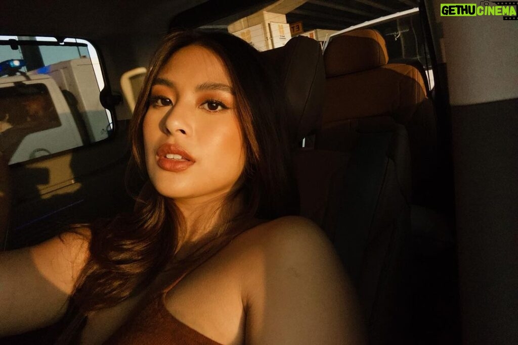 Gabbi Garcia Instagram - traffic selfies 🥲 Manila Traffic