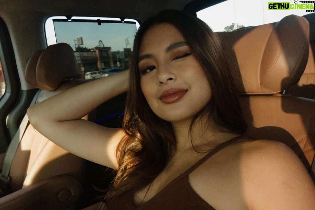 Gabbi Garcia Instagram - traffic selfies 🥲 Manila Traffic