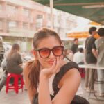 Gabbi Garcia Instagram - lined up for almost 2hrs to try @jeh_o_chula’s famous tom yum 😋 picture picture muna sa gilid ng kalsada while waiting 😅 Bangkok, Thailand