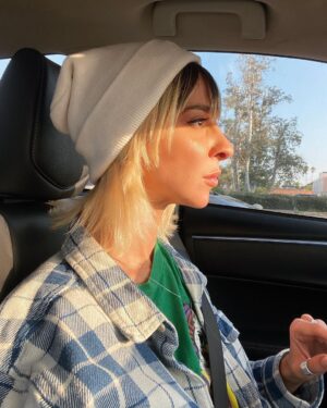 Gabbie Hanna Instagram - yo sup i’m gabbie i’m a high rolla rollin through in a brand new toyota corolla 🚗