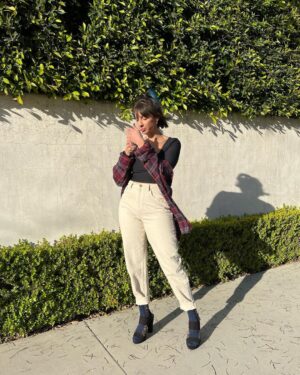 Gabbie Hanna Instagram - I sold my soul help me buy it back by pre-saving I sold my soul plz gabbiehannaofficial.com