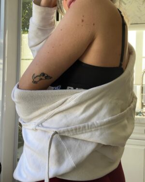 Gabbie Hanna Instagram - 1.2.22 Swipe for tattoos, stream Rewired