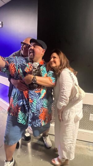 Gabriel Iglesias Instagram - Thank u Gloria and Emilio Estefan for coming to my show last night with la familia. It was truly an honor 🤗