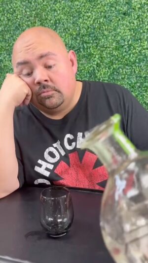Gabriel Iglesias Instagram - Getting ready to hit the mall. Hope everyone has a nice weekend 🎅🏽🤗
